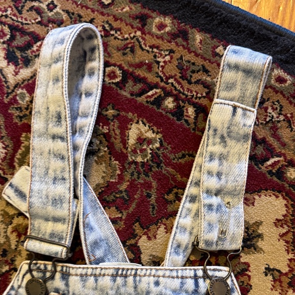 Vintage kids Light Wash Denim Overalls with Embroidered Patch 5 - Picture 4 of 7